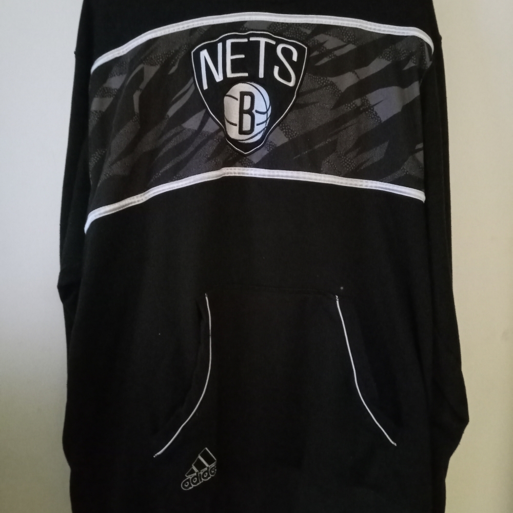 Black and white Brooklyn Nets hoodie by Adidas..size xl